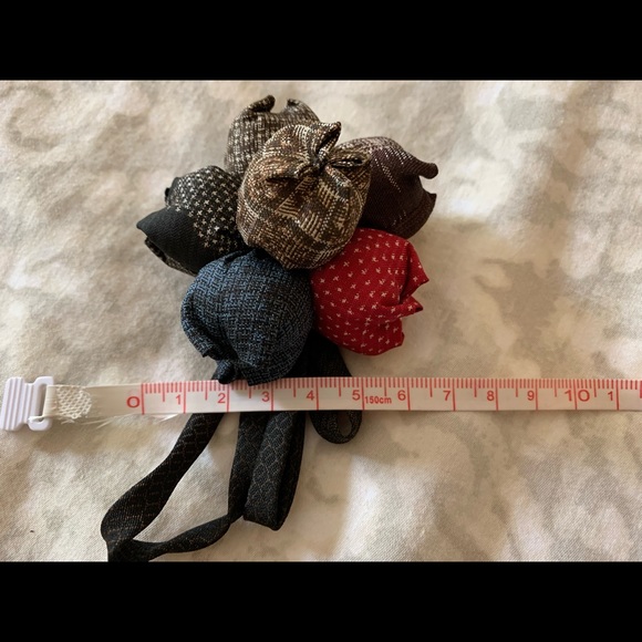 Handmade fabrics flowers brooch - Picture 12 of 12